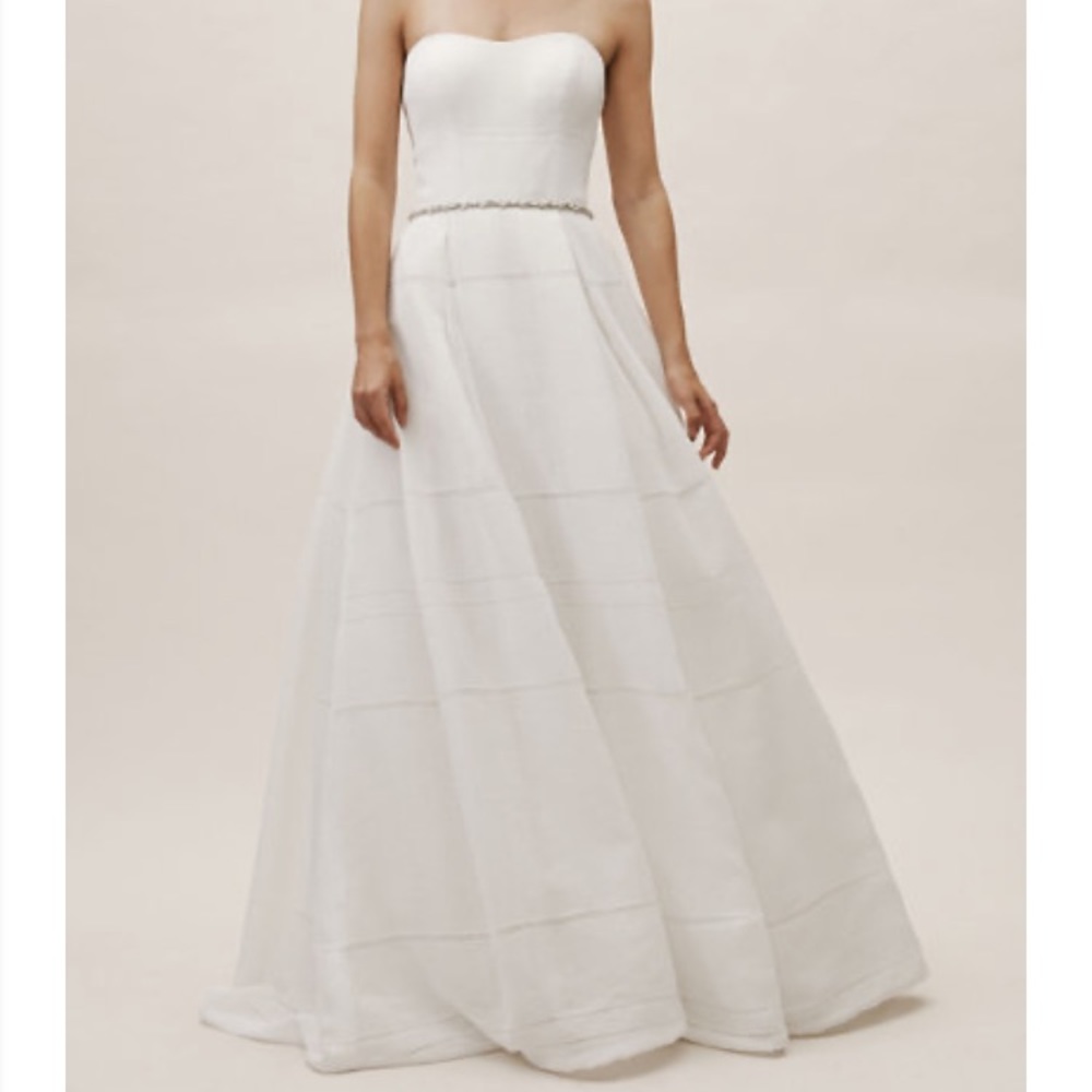 BHLDN 	Whispers & Echoes Bellevue Linen Gown